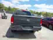 2018 Ram 1500 Express z VIN 1C6RR6KT7JS350875, wystawiony jako IAAI lot #42259123 z przebiegiem 138 116 mil mil oraz . Historia ofert i sprzedaży dostępna na DreamBid. Obrazek 17.