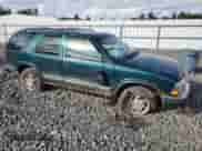1998 Chevrolet Blazer LT z VIN 1GNDT13W8W2224605, wystawiony jako Copart lot #73725674 z przebiegiem Nie podano mil oraz Czysty tytuł • Clean title. Historia ofert i sprzedaży dostępna na DreamBid. Obrazek 4.