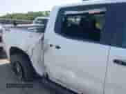 2022 Chevrolet Silverado 1500 LT Trail Boss z VIN 1GCPYFED7NZ146324, wystawiony jako IAAI lot #42416840 z przebiegiem 69 309 mil mil oraz . Historia ofert i sprzedaży dostępna na DreamBid. Obrazek 6.