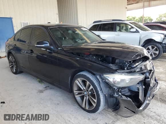 2014 BMW 3 Series 328i xDrive z VIN WBA3B3C54EF545202, wystawiony jako Copart lot #84389165 z przebiegiem Nie podano mil oraz Szkoda całkowita • Salvage title. Historia ofert i sprzedaży dostępna na DreamBid. Obrazek 4.