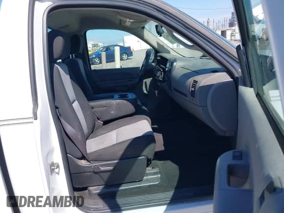 2007 GMC Sierra 1500 Work Truck with VIN 1GTEC14X87Z599018, listed as a IAAI auction lot 43419520 with 154,065 mi miles and . Bid and sale history available at DreamBid. Image 5.