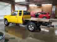 2000 Nissan Frontier XE z VIN 1N6ED26Y3YC426730, wystawiony jako Copart lot #85813464 z przebiegiem Nie podano mil oraz Szkoda całkowita • Salvage title. Historia ofert i sprzedaży dostępna na DreamBid. Obrazek 2.