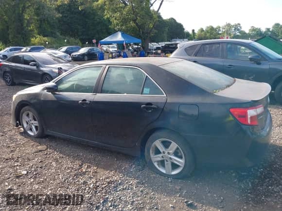 2014 Toyota Camry L z VIN 4T1BF1FK6EU354364, wystawiony jako IAAI lot #43115406 z przebiegiem 184 703 mil mil oraz . Historia ofert i sprzedaży dostępna na DreamBid. Obrazek 14.