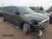 2021 Ram 1500 Lone Star z VIN 1C6RREFT9MN690570, wystawiony jako IAAI lot #41020873 z przebiegiem 58 660 mil mil oraz . Historia ofert i sprzedaży dostępna na DreamBid. Obrazek 1.