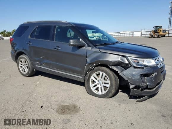 2018 Ford Explorer XLT with VIN 1FM5K8D83JGC42154, listed as a Copart auction lot 82357525 with 101,670 mi miles and Salvage title. Bid and sale history available at DreamBid. Image 4.