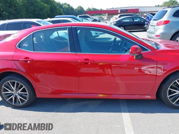 2023 Toyota Camry Hybrid XLE с VIN 4T1F31AK2PU051618, выставлен на аукционе IAAI как лот 42805098 с пробегом 23 403 миль миль и . История ставок и продаж доступна на DreamBid. Изображение 13.