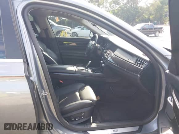 2011 BMW 7 Series 750i xDrive с VIN WBAKC6C59BC394753, выставлен на аукционе IAAI как лот 42658311 с пробегом 86 938 миль миль и . История ставок и продаж доступна на DreamBid. Изображение 5.
