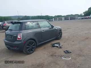 2011 MINI Hardtop S with VIN WMWSV3C58BTY13412, listed as a IAAI auction lot 42516587 with 124,831 mi miles and . Bid and sale history available at DreamBid. Image 4.