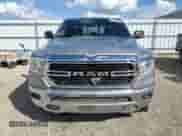 2021 Ram 1500 Big Horn z VIN 1C6SRFBT1MN722800, wystawiony jako Copart lot #81440925 z przebiegiem 22 863 mil mil oraz Szkoda całkowita • Salvage title. Historia ofert i sprzedaży dostępna na DreamBid. Obrazek 5.