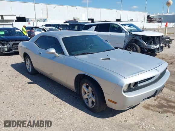 2010 Dodge Challenger SE с VIN 2B3CJ4DV3AH322363, выставлен на аукционе IAAI как лот 43552560 с пробегом 168 371 миль миль и . История ставок и продаж доступна на DreamBid. Изображение 1.