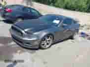 2014 Ford Mustang GT z VIN 1ZVBP8CF7E5310141, wystawiony jako IAAI lot #42610122 z przebiegiem 126 444 mil mil oraz . Historia ofert i sprzedaży dostępna na DreamBid. Obrazek 2.