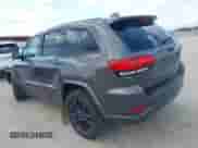 2020 Jeep Grand Cherokee Laredo E z VIN 1C4RJEAG7LC392040, wystawiony jako IAAI lot #42946098 z przebiegiem 31 289 mil mil oraz . Historia ofert i sprzedaży dostępna na DreamBid. Obrazek 3.