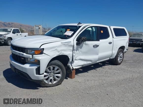 2020 Chevrolet Silverado 1500 Custom z VIN 3GCPWBEKXLG450032, wystawiony jako IAAI lot #42533856 z przebiegiem 73 885 mil mil oraz . Historia ofert i sprzedaży dostępna na DreamBid. Obrazek 2.