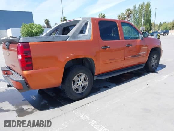 2007 Chevrolet Avalanche LTZ z VIN 3GNEC12J07G156688, wystawiony jako IAAI lot #42095186 z przebiegiem 224 714 mil mil oraz . Historia ofert i sprzedaży dostępna na DreamBid. Obrazek 4.