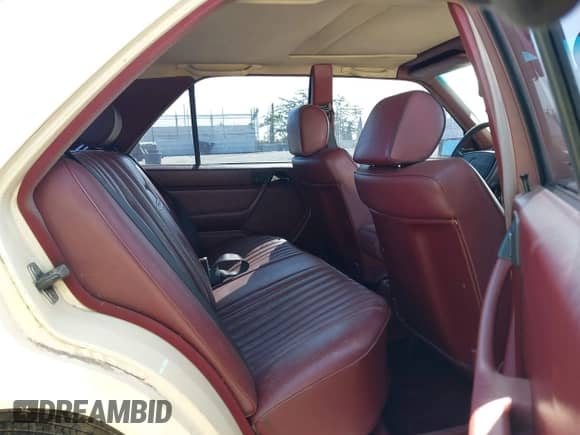 1987 Mercedes-Benz 300 с VIN WDBEB33D6HA436596, выставлен на аукционе IAAI как лот 43395838 с пробегом 258 567 миль миль и . История ставок и продаж доступна на DreamBid. Изображение 8.