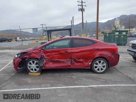 2013 Hyundai Elantra GLS z VIN KMHDH4AE8DU528388, wystawiony jako IAAI lot #43314142 z przebiegiem 107 193 mil mil oraz . Historia ofert i sprzedaży dostępna na DreamBid. Obrazek 14.
