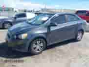 2012 Chevrolet Sonic LT с VIN 1G1JC5SHXC4223356, выставлен на аукционе IAAI как лот 42993786 с пробегом 104 412 миль миль и . История ставок и продаж доступна на DreamBid. Изображение 17.
