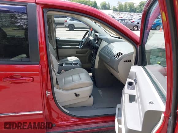 2008 Dodge Grand Caravan SXT with VIN 2D8HN54XX8R147955, listed as a IAAI auction lot 42740986 with 107,816 mi miles and . Bid and sale history available at DreamBid. Image 5.