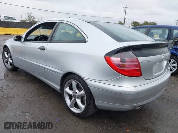 2002 Mercedes-Benz C 230/260/280/320 with VIN WDBRN47J42A257253, listed as a IAAI auction lot 43353747 with Not provided miles and . Bid and sale history available at DreamBid. Image 3.