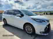 2022 Toyota Sienna XLE z VIN 5TDYRKEC2NS106185, wystawiony jako Copart lot #70668045 z przebiegiem 99 368 mil mil oraz Szkoda całkowita • Salvage title. Historia ofert i sprzedaży dostępna na DreamBid. Obrazek 4.