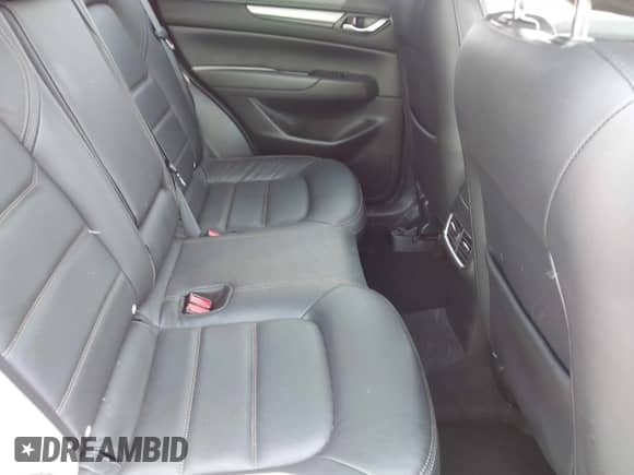 2023 Mazda CX-5 S Carbon Edition z VIN JM3KFBCM5P0134148, wystawiony jako IAAI lot #42455010 z przebiegiem 57 414 mil mil oraz . Historia ofert i sprzedaży dostępna na DreamBid. Obrazek 8.