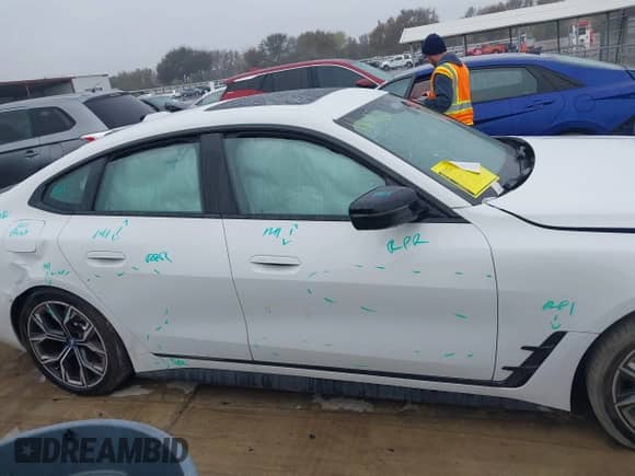 2024 BMW i4 eDrive35 с VIN WBY43AW07RFS93555, выставлен на аукционе IAAI как лот 40930782 с пробегом 4 156 миль миль и . История ставок и продаж доступна на DreamBid. Изображение 13.