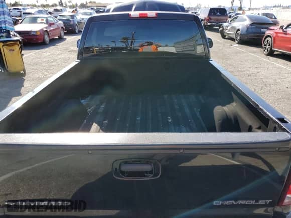 2000 Chevrolet Silverado 1500 z VIN 1GCEC14V4YZ296866, wystawiony jako Copart lot #49343345 z przebiegiem Nie podano mil oraz Szkoda całkowita • Salvage title. Historia ofert i sprzedaży dostępna na DreamBid. Obrazek 10.