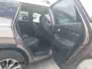 2020 Hyundai Santa Fe SEL z VIN 5NMS33AD2LH262934, wystawiony jako IAAI lot #43313906 z przebiegiem 79 797 mil mil oraz . Historia ofert i sprzedaży dostępna na DreamBid. Obrazek 8.