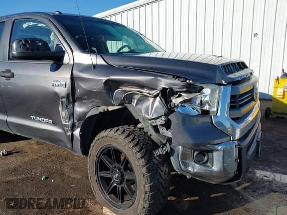 2015 Toyota Tundra SR5 z VIN 5TFDY5F12FX425095, wystawiony jako IAAI lot #43442415 z przebiegiem 288 124 mil mil oraz . Historia ofert i sprzedaży dostępna na DreamBid. Obrazek 6.