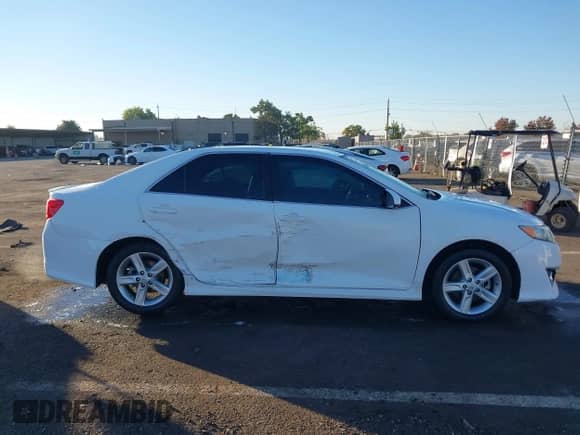 2014 Toyota Camry L z VIN 4T1BF1FK6EU751525, wystawiony jako IAAI lot #43496709 z przebiegiem 192 116 mil mil oraz . Historia ofert i sprzedaży dostępna na DreamBid. Obrazek 13.