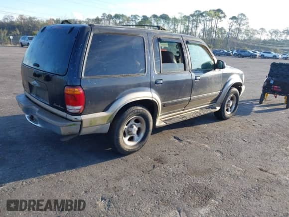 2000 Ford Explorer Eddie Bauer with VIN 1FMZU64EXYZC64768, listed as a IAAI auction lot 41787465 with 204,133 mi miles and . Bid and sale history available at DreamBid. Image 4.