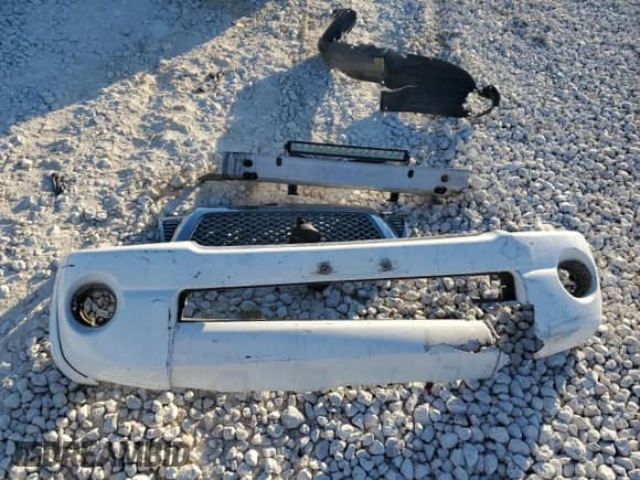 2009 Toyota Tacoma PreRunner с VIN 3TMJU62N89M073387, выставлен на аукционе Copart как лот 82576635 с пробегом 251 858 миль миль и Списание • Salvage title. История ставок и продаж доступна на DreamBid. Изображение 12.