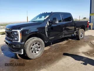2023 Ford F-250 XL z VIN 1FT8W2BT1PEC23780, wystawiony jako Copart lot #62087965 z przebiegiem 20 857 mil mil oraz Szkoda całkowita • Salvage title. Historia ofert i sprzedaży dostępna na DreamBid. Obrazek 1.