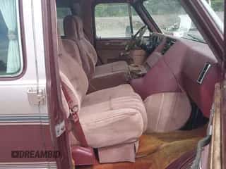 1989 Chevrolet Chevy Van with VIN 2GBEG25K0K4119457, listed as a IAAI auction lot 42713337 with 11,598 mi miles and . Bid and sale history available at DreamBid. Image 5.