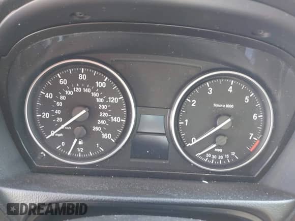 2009 BMW 3 Series 328i z VIN WBAPH77599NM30530, wystawiony jako IAAI lot #43360713 z przebiegiem Nie podano mil oraz . Historia ofert i sprzedaży dostępna na DreamBid. Obrazek 7.