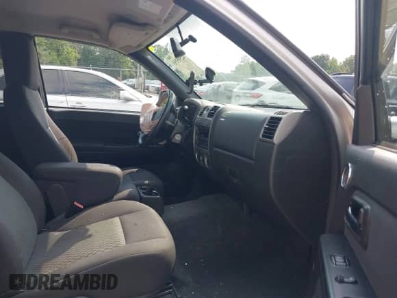 2011 Chevrolet Colorado 1LT z VIN 1GCHTCFEXB8131732, wystawiony jako IAAI lot #42595193 z przebiegiem 129 689 mil mil oraz . Historia ofert i sprzedaży dostępna na DreamBid. Obrazek 5.