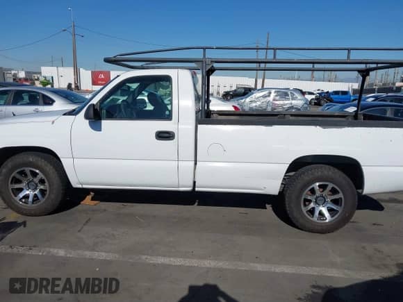 2007 GMC Sierra 1500 SLE with VIN 1GTEC14V17Z195251, listed as a IAAI auction lot 41293743 with 186,642 mi miles and . Bid and sale history available at DreamBid. Image 6.