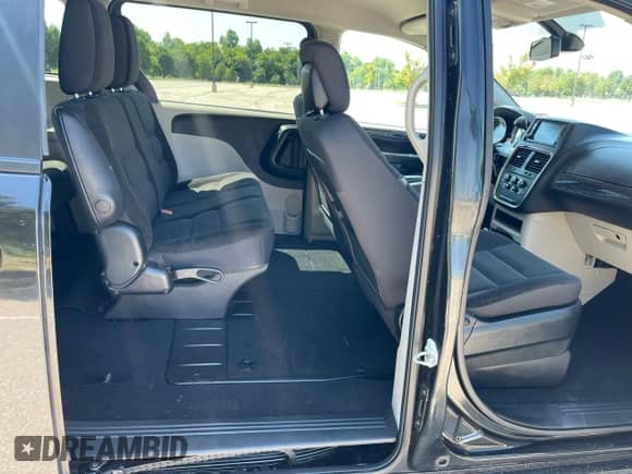 2019 Dodge Grand Caravan SE Plus with VIN 2C4RDGBG5KR547191, listed as a Copart auction lot 71662885 with 175,913 mi miles and Clean title. Bid and sale history available at DreamBid. Image 6.