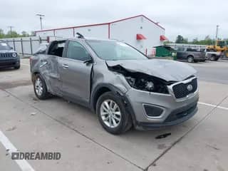 2018 Kia Sorento LX z VIN 5XYPGDA53JG370995, wystawiony jako IAAI lot #42252504 z przebiegiem 101 481 mil mil oraz . Historia ofert i sprzedaży dostępna na DreamBid. Obrazek 1.