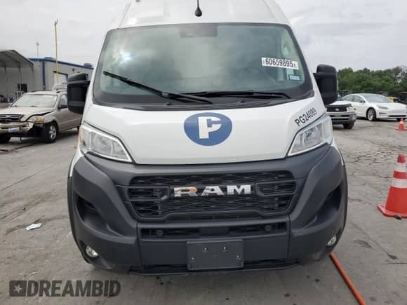 2024 Ram ProMaster Cargo Tradesman z VIN 3C6LRVDG2RE102161, wystawiony jako Copart lot #60659895 z przebiegiem 32 041 mil mil oraz Szkoda całkowita • Salvage title. Historia ofert i sprzedaży dostępna na DreamBid. Obrazek 5.