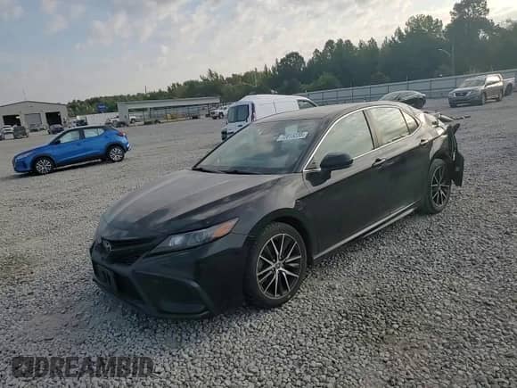 2021 Toyota Camry SE Nightshade z VIN 4T1G11AKXMU433871, wystawiony jako Copart lot #72013235 z przebiegiem 121 192 mil mil oraz Szkoda całkowita • Salvage title. Historia ofert i sprzedaży dostępna na DreamBid. Obrazek 13.