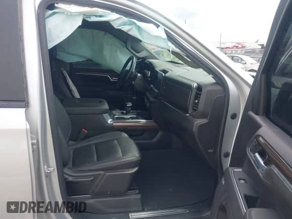 2022 Chevrolet Silverado 1500 RST z VIN 1GCUDEET8NZ571342, wystawiony jako IAAI lot #42146604 z przebiegiem 90 957 mil mil oraz . Historia ofert i sprzedaży dostępna na DreamBid. Obrazek 5.
