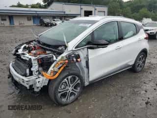 2020 Chevrolet Bolt EV Premier z VIN 1G1FZ6S02L4135681, wystawiony jako Copart lot #67082623 z przebiegiem 23 515 mil mil oraz . Historia ofert i sprzedaży dostępna na DreamBid. Obrazek 1.