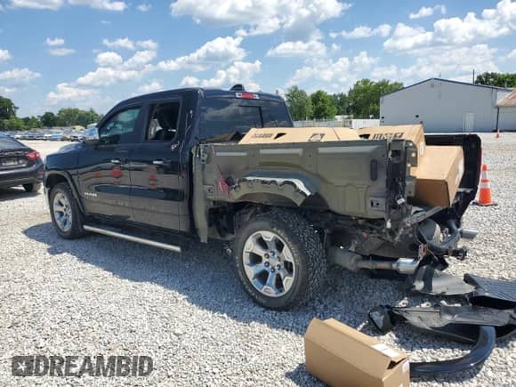 2019 Ram 1500 Laramie z VIN 1C6SRFDT5KN848846, wystawiony jako Copart lot #63485425 z przebiegiem 135 596 mil mil oraz Szkoda całkowita • Salvage title. Historia ofert i sprzedaży dostępna na DreamBid. Obrazek 2.