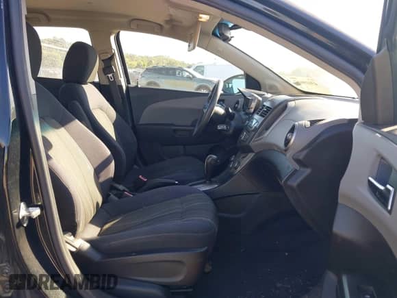 2013 Chevrolet Sonic LT с VIN 1G1JC6SH1D4154113, выставлен на аукционе IAAI как лот 43419607 с пробегом 138 983 миль миль и . История ставок и продаж доступна на DreamBid. Изображение 5.
