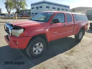 2005 Toyota Tacoma с VIN 5TEUU42N35Z116810, выставлен на аукционе Copart как лот 54384945 с пробегом Не указан миль и Списание • Salvage title. История ставок и продаж доступна на DreamBid. Изображение 1.