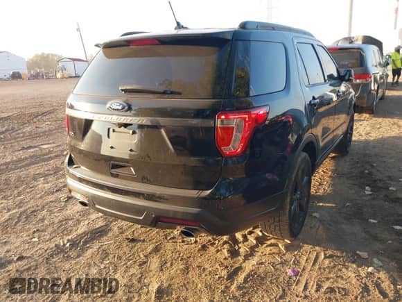 2018 Ford Explorer XLT with VIN 1FM5K7D89JGC38989, listed as a IAAI auction lot 43245513 with 145,147 mi miles and . Bid and sale history available at DreamBid. Image 4.