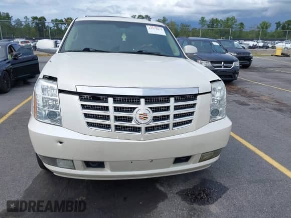 2011 Cadillac Escalade Premium z VIN 1GYS4CEF2BR128390, wystawiony jako IAAI lot #43371073 z przebiegiem 321 583 mil mil oraz . Historia ofert i sprzedaży dostępna na DreamBid. Obrazek 12.
