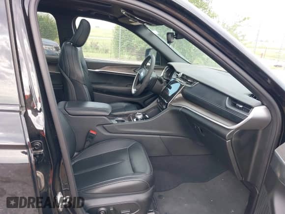 2024 Jeep Grand Cherokee Limited with VIN 1C4RJKBG0R8572260, listed as a IAAI auction lot 42629814 with 12,677 mi miles and . Bid and sale history available at DreamBid. Image 5.