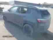 2019 Jeep Compass Altitude z VIN 3C4NJCBB8KT726956, wystawiony jako IAAI lot #39195540 z przebiegiem Nie podano mil oraz . Historia ofert i sprzedaży dostępna na DreamBid. Obrazek 3.